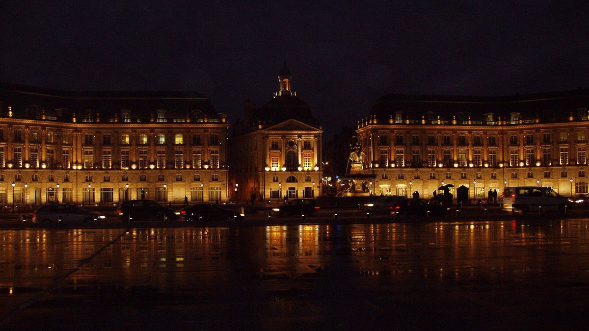 La place de la Bourse et le miroir d'eau, à Bordeaux