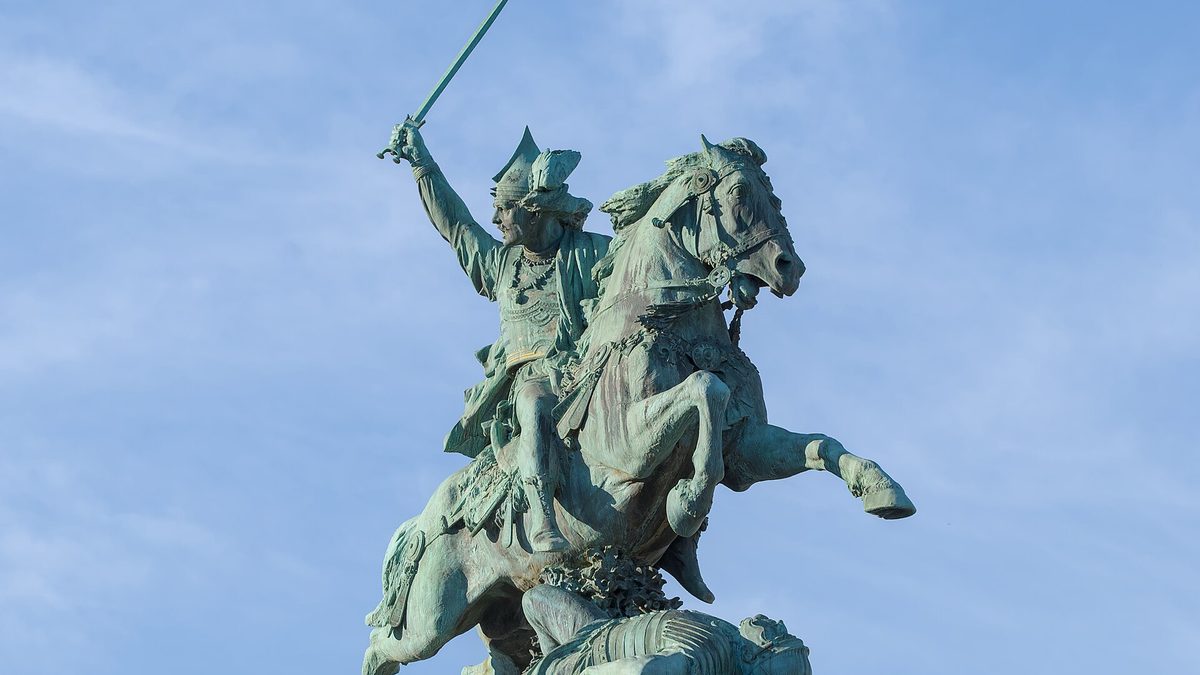 Clermont-Ferrand - Place de Jaude - Statue de Vercingétorix, de devant