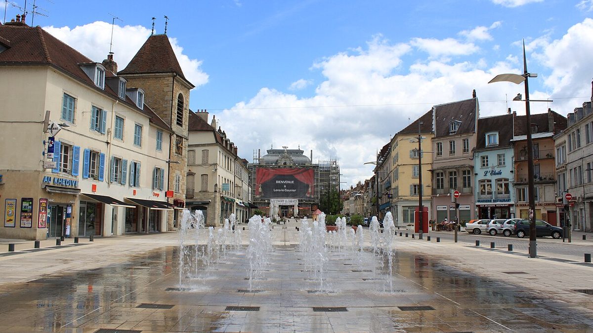 Lons-le-Saunier - Place de la liberté