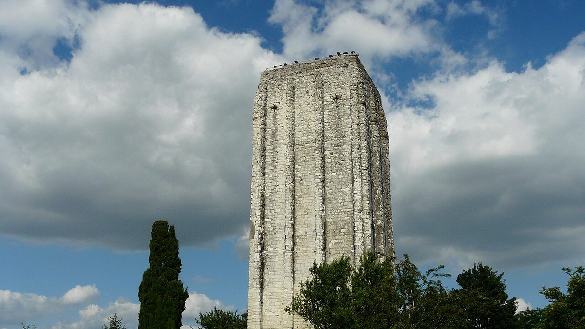 Loudun tour carrée
