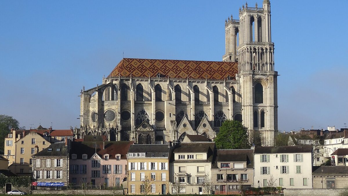 Mantes-la-Jolie , collégiale Notre-Dame, vue générale depuis le nord