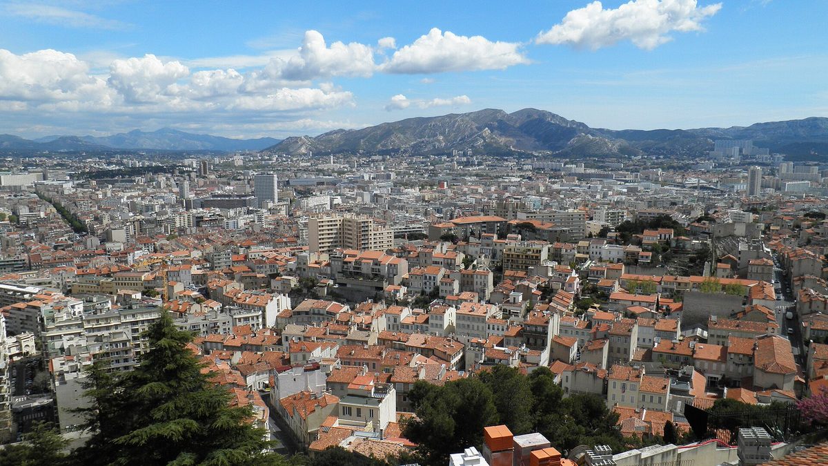 Vue panoramique de Marseille et de son port depuis les hauteurs