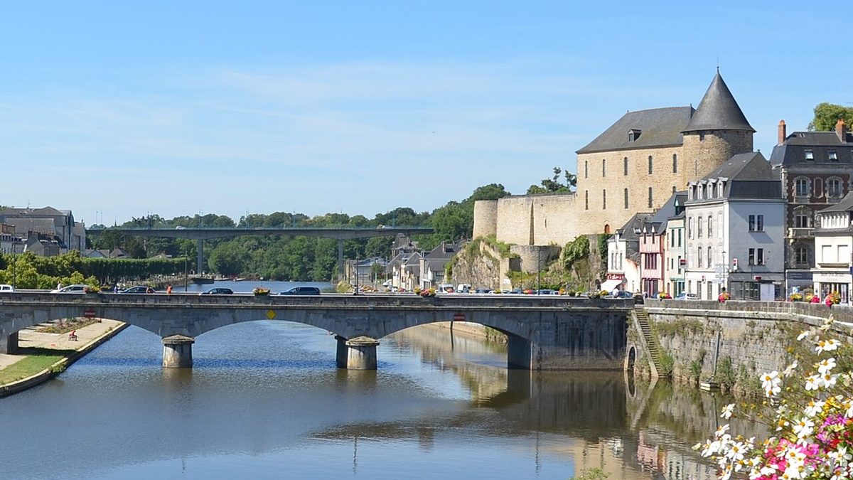 La mayenne dans le centre ville