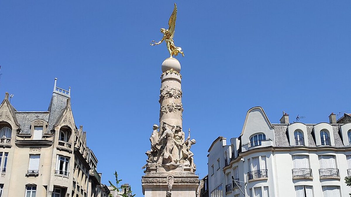 La fontaine Subé et le centre-ville de Reims